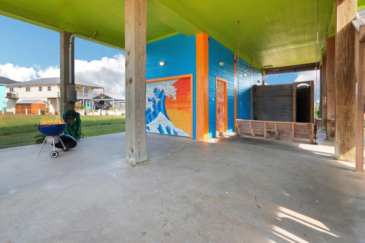 Serenity found King Bed Near Beach Three Little Birds in Bolivar Peninsula, United States