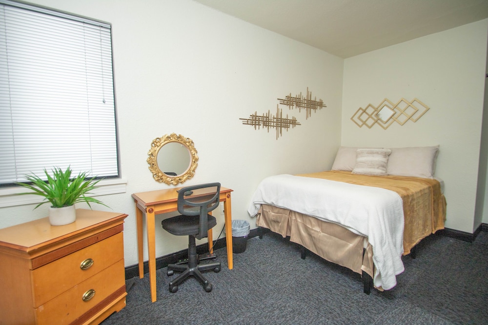Vintage Elegance Condo Steps Away From Casino Hot Springs - photo 4