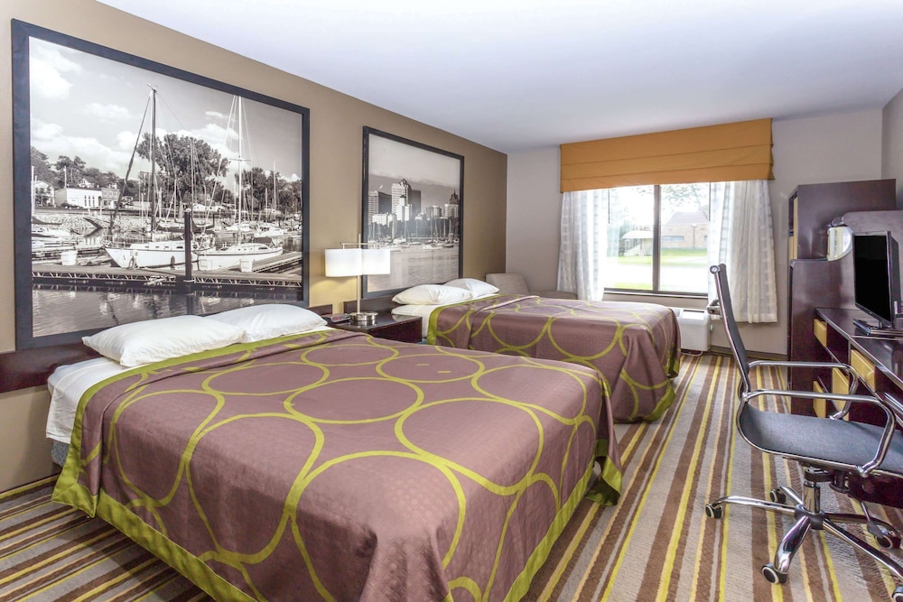 Delavan Inn and Suites - photo 8