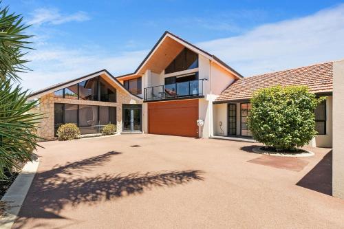 Swan River Applecross Heathcote Park 1BR Villa — 4-Star Luxury Hotel in Perth, Australia