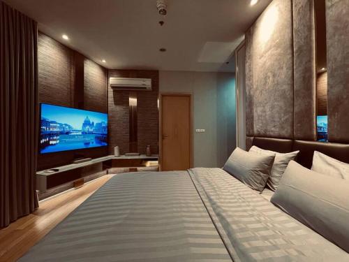 Luxury 2BR on the Clouds in Prime area Bangkok