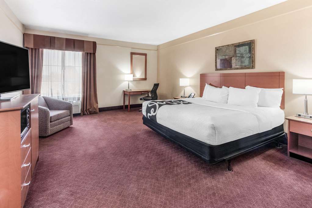La Quinta Inn & Suites by Wyndham Hobbs - photo 10