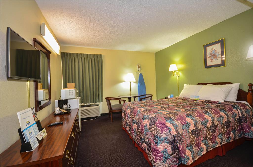 Days Inn by Wyndham Southern Hills ORU - photo 8