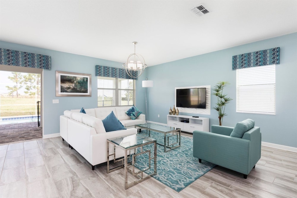 9BR ChampionsGate Pool Home Davenport — 4-Star Luxury Hotel in Davenport, United States