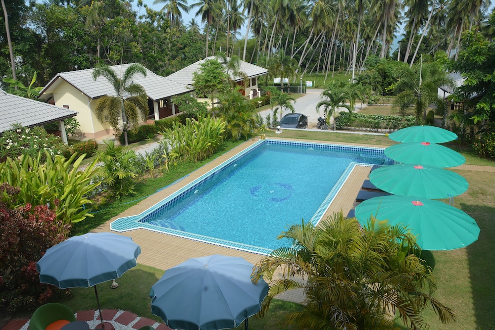 Apple Bungalows - carbon neutral hotel in Bang Saphan