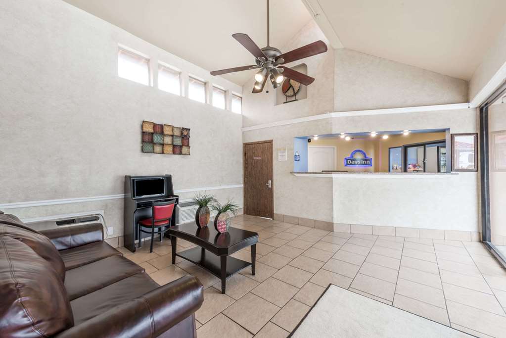 Days Inn by Wyndham San Antonio Splashtown ATT Center - photo 3