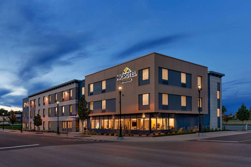 Microtel Inn & Suites by Wyndham Lac Megantic — hotel in Lac-Megantic