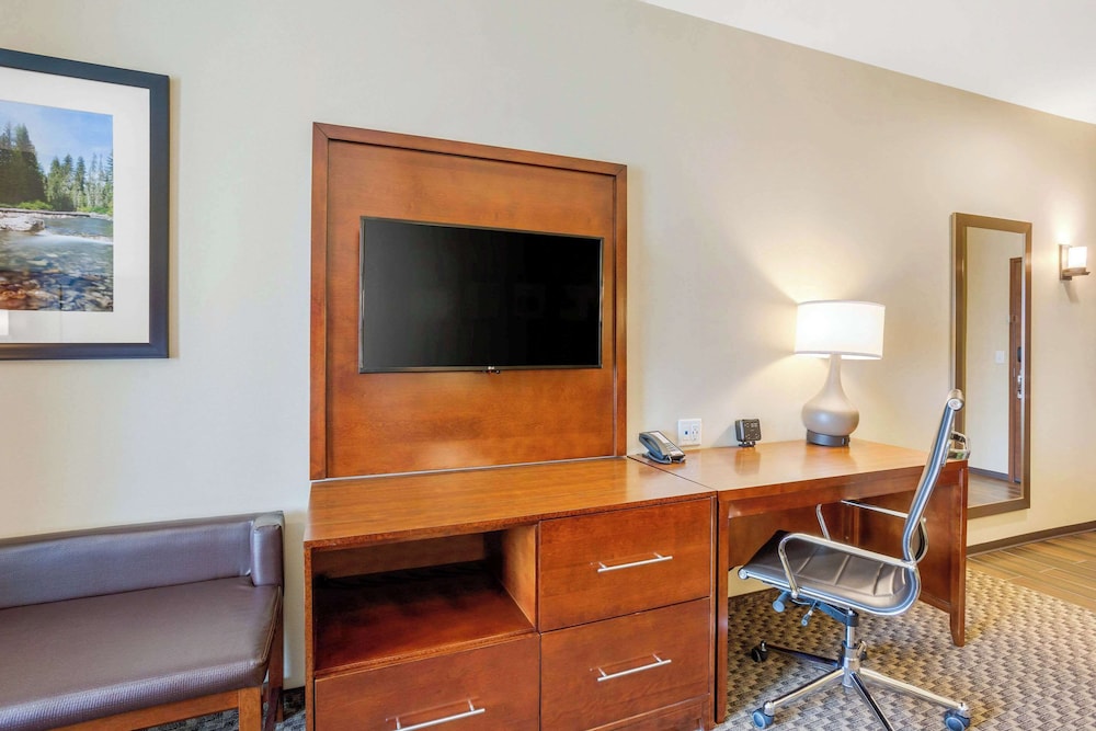 Comfort Suites Burlington near I 5 - photo 12