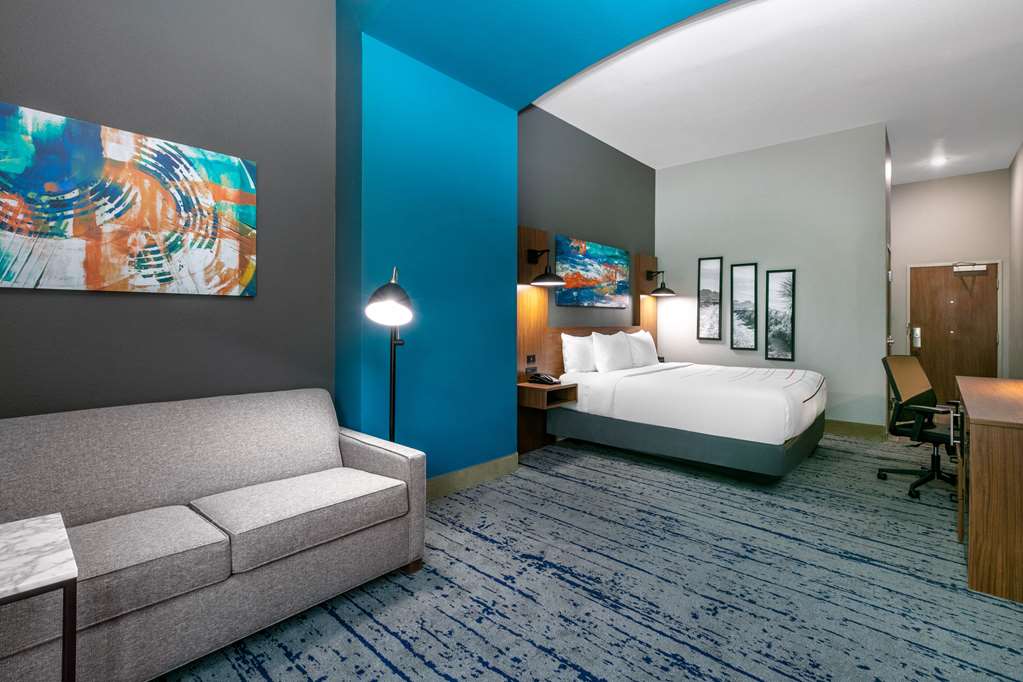 La Quinta Inn & Suites by Wyndham Jacksonville TX - photo 24
