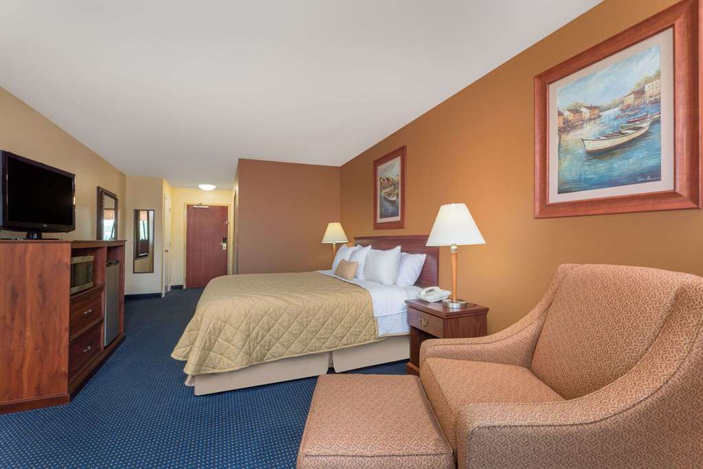 Ramada by Wyndham Catlettsburg Ashland - photo 11