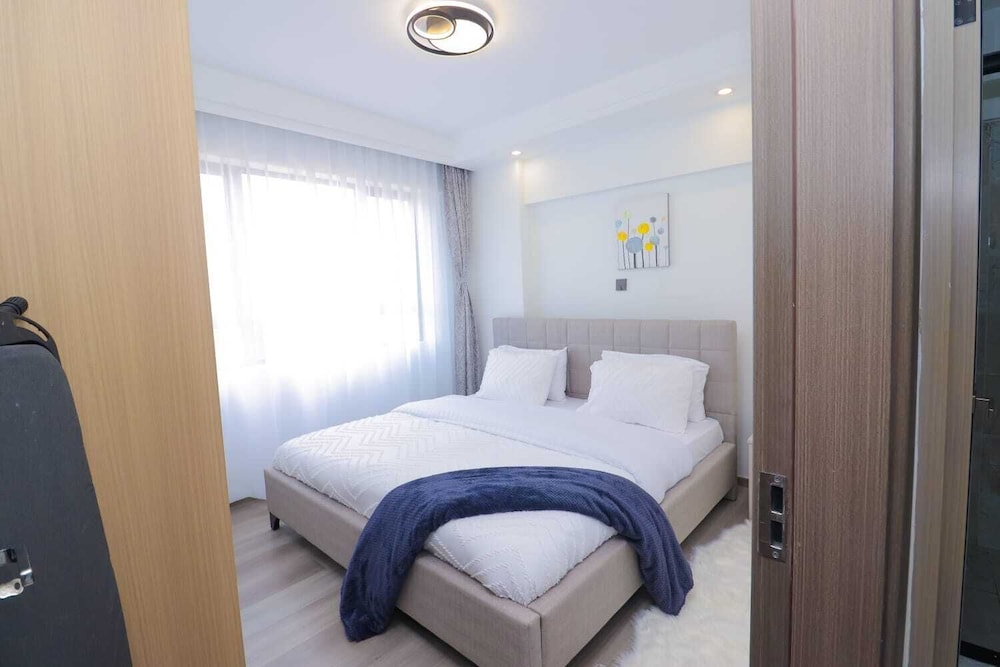Lux Suites City Oasis Apartments