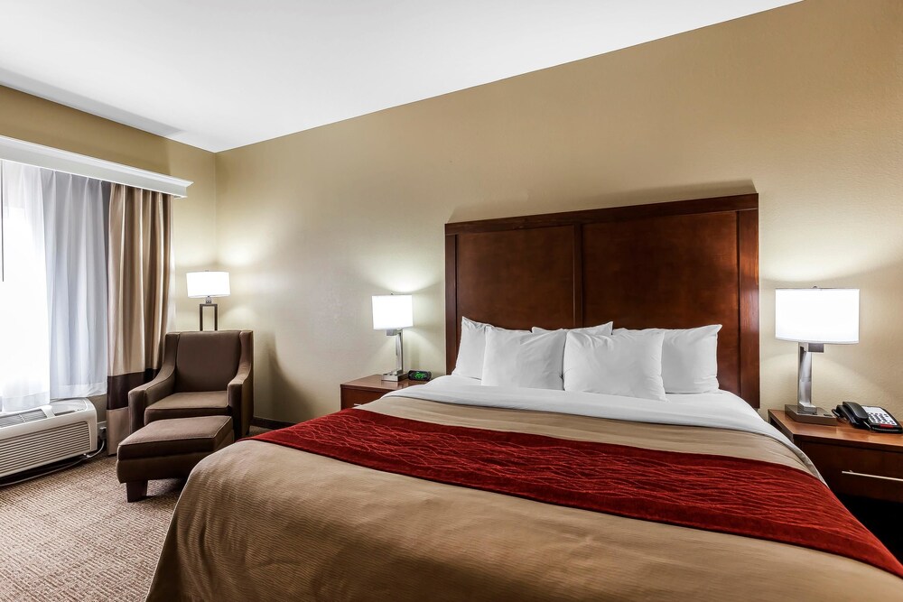 Comfort Inn & Suites Near University of Wyoming - photo 17