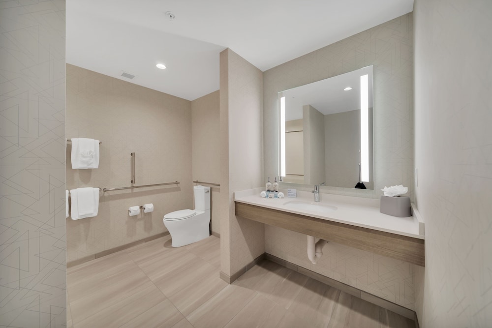 Holiday Inn Express & Suites Fort Walton Beach Eglin Area by IHG - photo 46