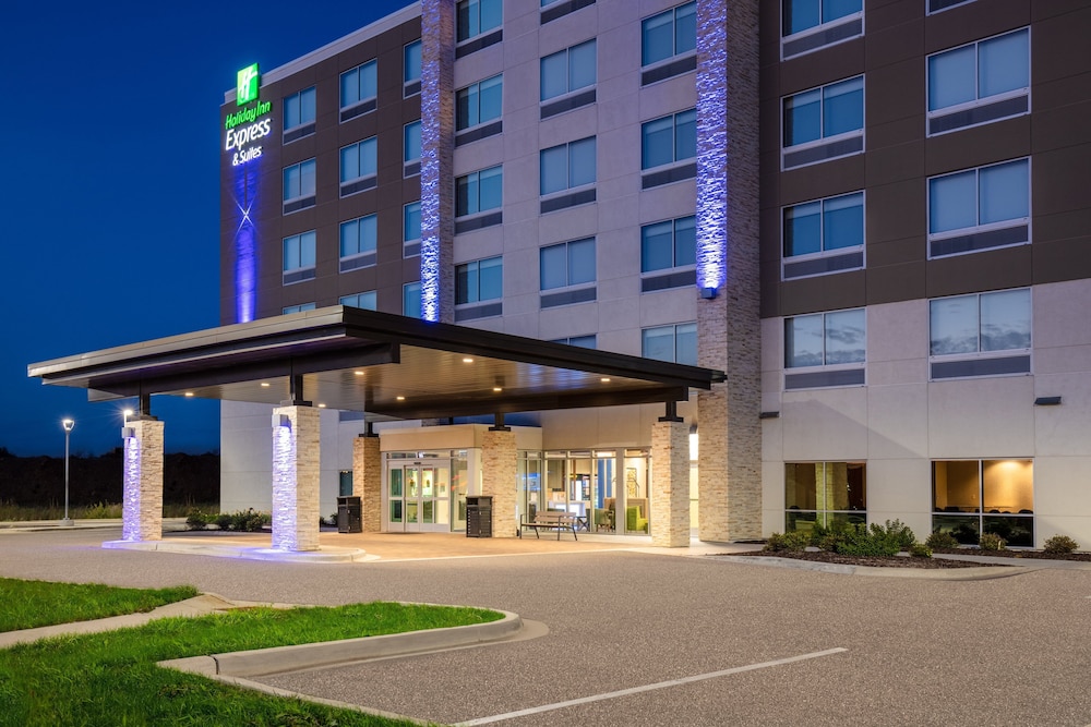 Holiday Inn Express & Suites Beloit by IHG - photo 3