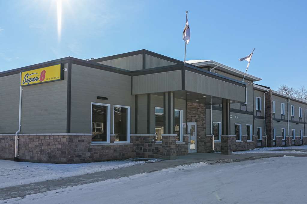 Super 8 By Wyndham Moosonee — Cochrane