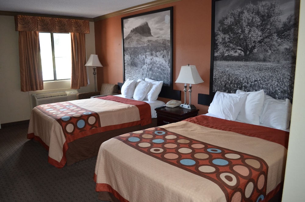 Hill Country Inn & Suites - photo 6