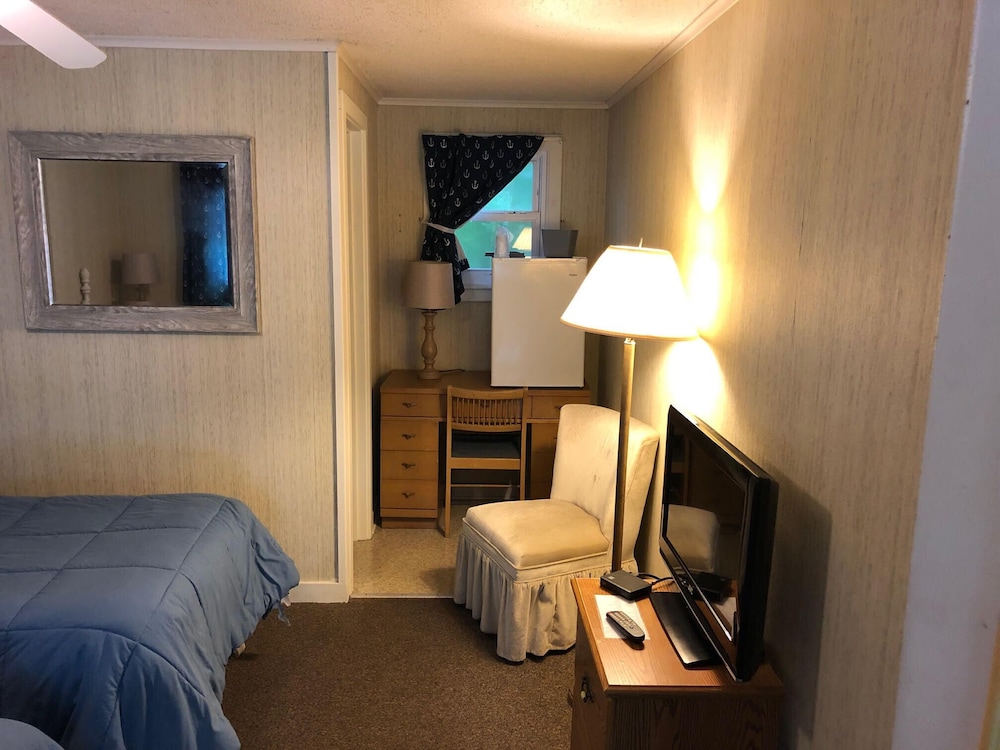West Winds Motel & Cottages - photo 65