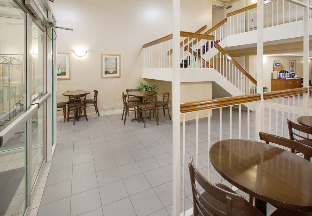 Holiday Inn Express At Drake University - photo 10