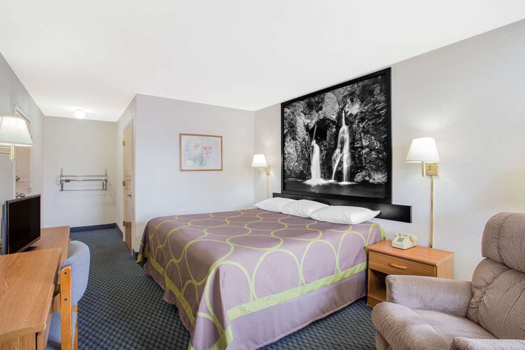 Super 8 by Wyndham Christiansburg - photo 14