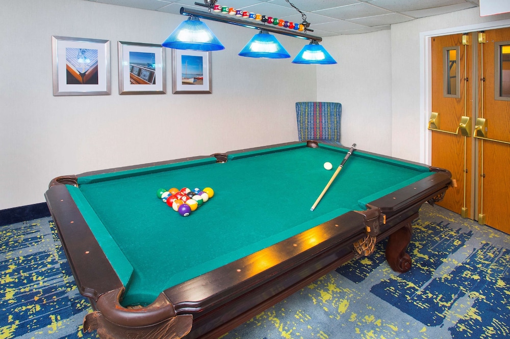 Hampton Inn & Suites Annapolis - photo 24