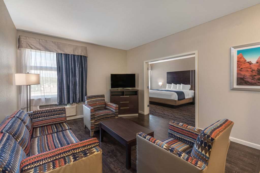 Baymont by Wyndham Albuquerque Airport - photo 15