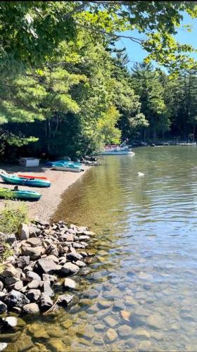 Lakefront Cottage on Brewer Lake — 4-Star Luxury Hotel in Holden, United States