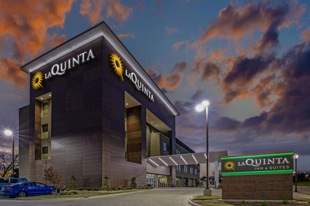 La Quinta Inn & Suites by Wyndham Waco Downtown Baylor - photo 2