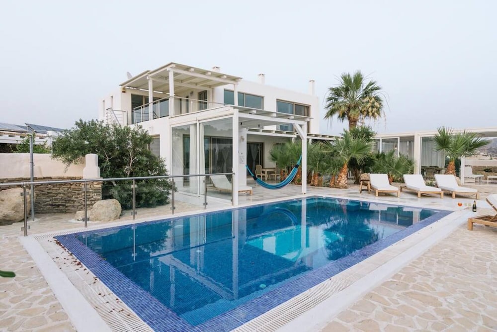 Villa Olympia in the Palm Trees — 4-Star Luxury Hotel in Alimos, Greece