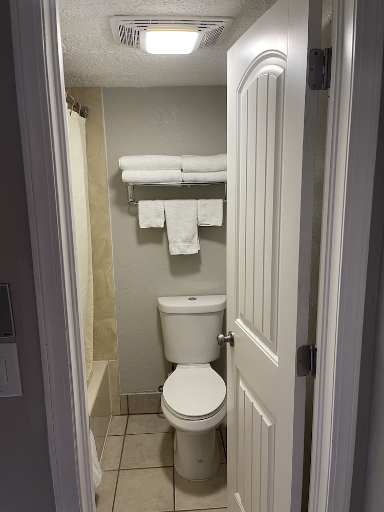 Stratford House Inn Branson - photo 13