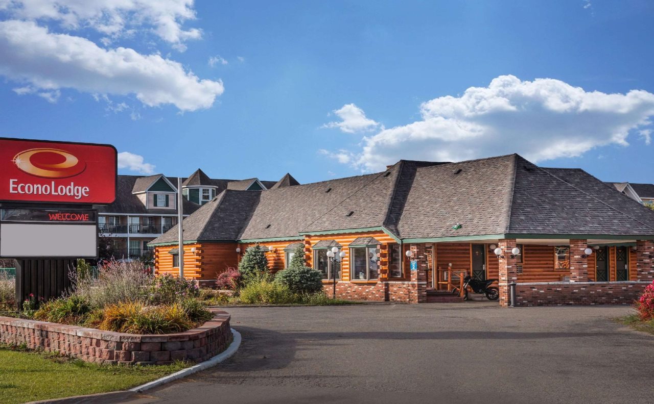Econo Lodge Mackinaw City — Mackinaw