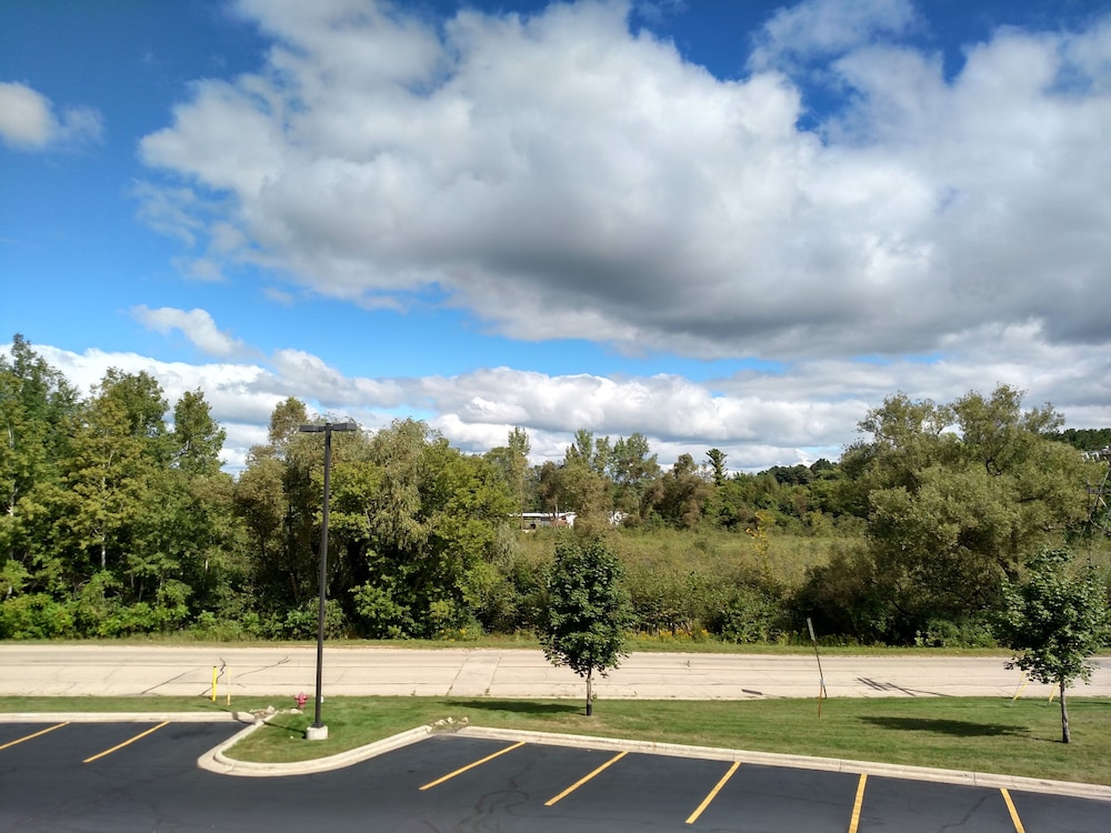 Cobblestone Inn & Suites Clintonville - photo 64