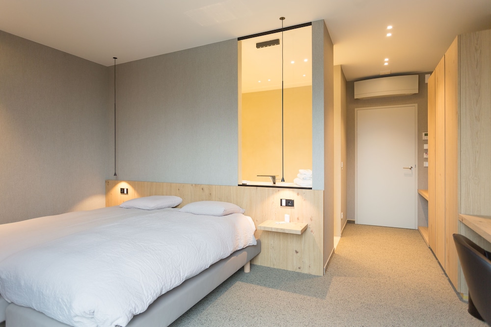 Hotel Den Berg — 4-Star Luxury Hotel in Londerzeel, Belgium