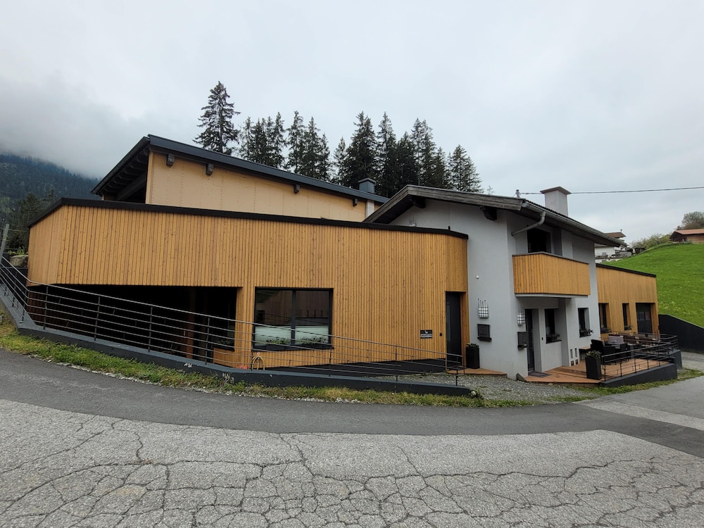 Apartment Waldnah — 4-Star Luxury Hotel in Wenns, Austria