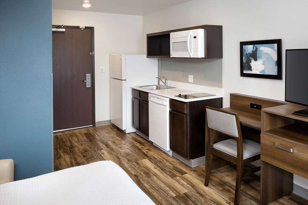 WoodSpring Suites Houston IAH Airport - photo 13