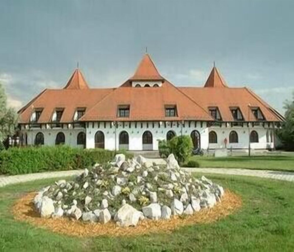 Hortobágy Club Hotel — hotel in Hortobagy