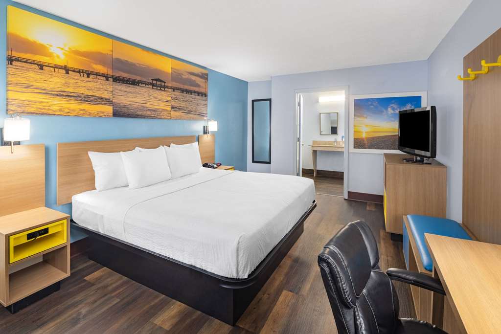 Days Inn by Wyndham Pensacola I 10 - photo 7
