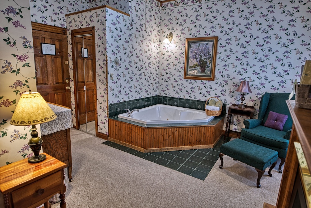 Rockwell Falls Inn and Wine Bar - photo 45