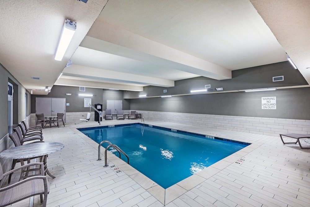 Holiday Inn Express & Suites Coffeyville by IHG - photo 18