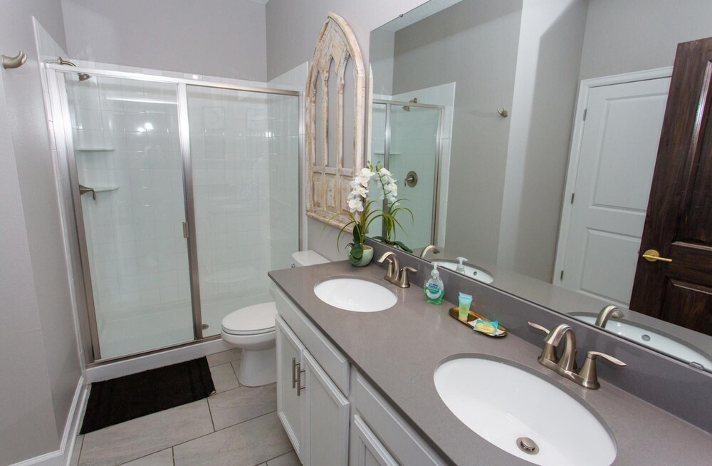 Magical Muggle Mansion Pool & Spa Sleeps 23 - photo 31