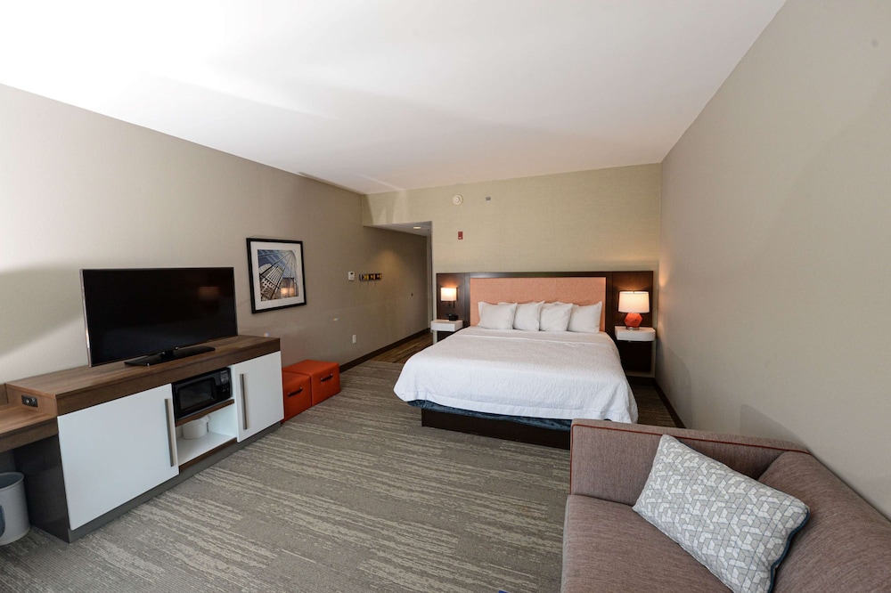Hampton Inn & Suites Lenoir - photo 22