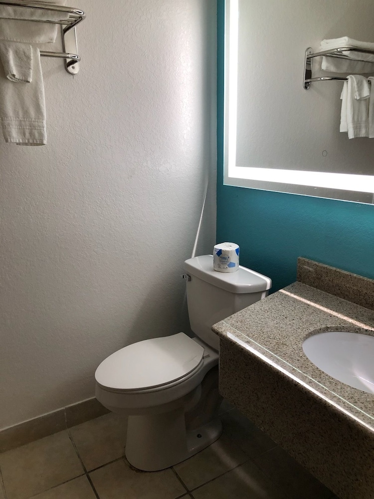 Howard Johnson by Wyndham Winter Haven FL - photo 39