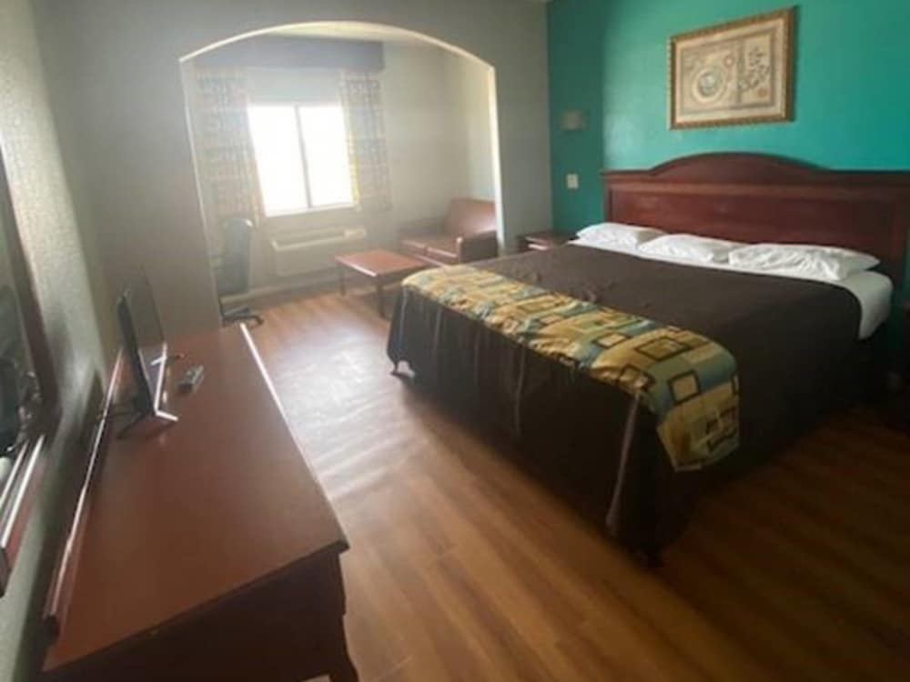 Tropicana Inn and Suites - photo 9