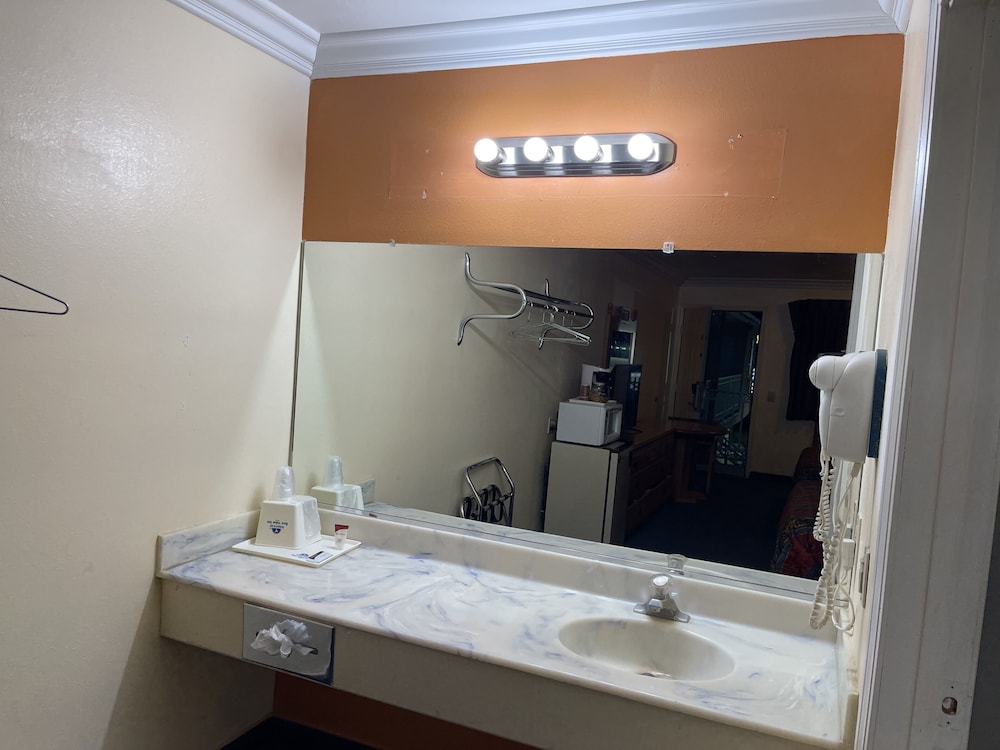 Aerospace Inn - photo 15