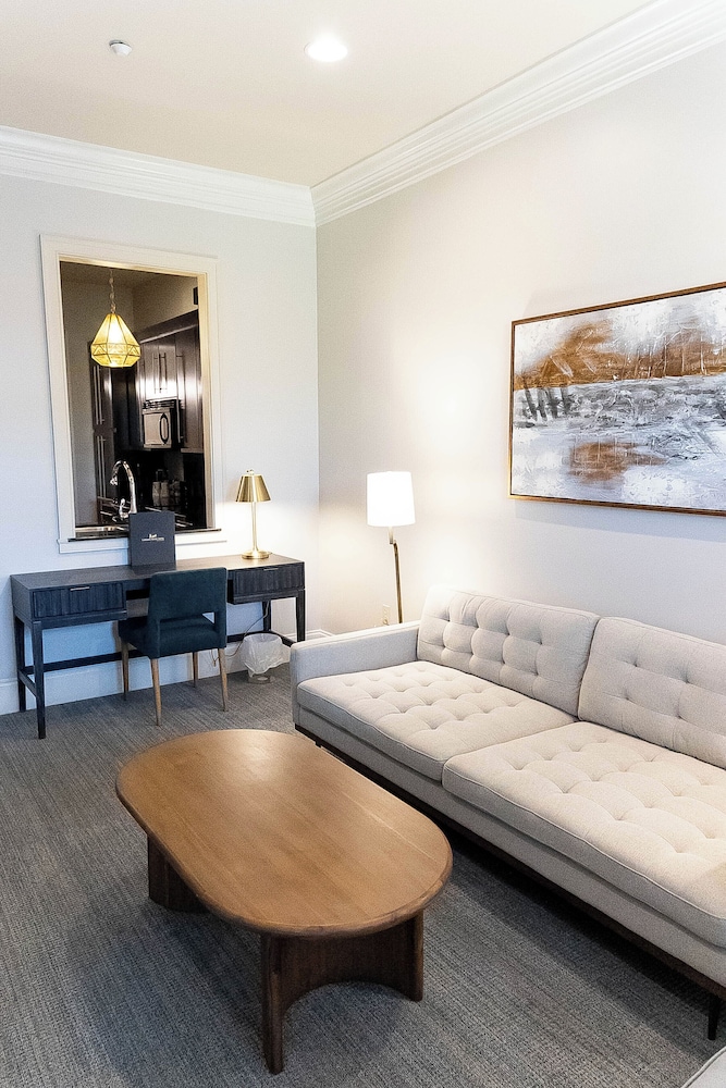 Carriage House Hotel - photo 10