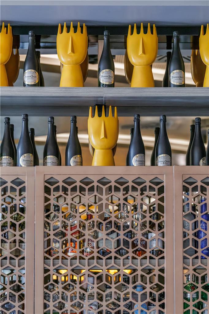 Park Plaza Bar Heads