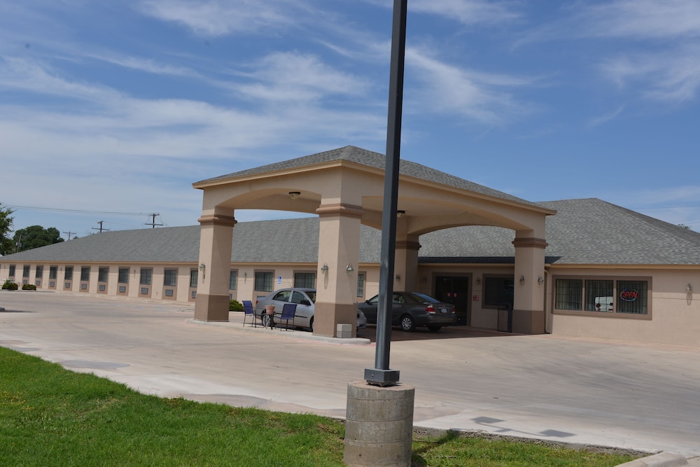 Irish Inn And Suites - photo 24