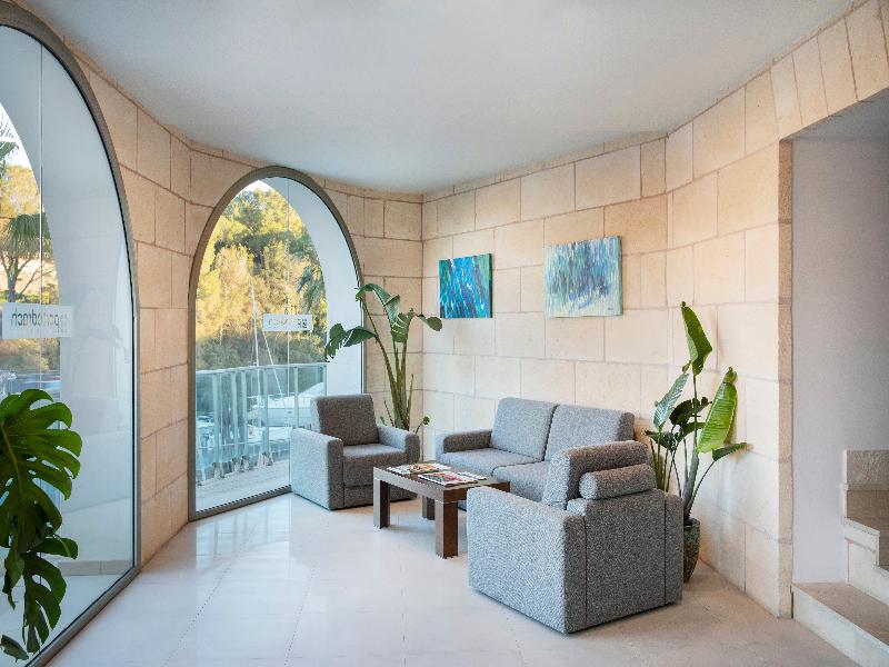 Portodrach Aparthotel & Suites in Manacor, Spain