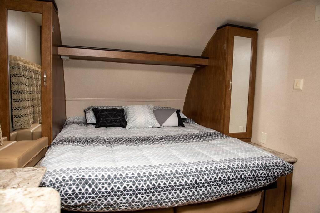 Quiet Cozy Camper — hotel in Niceville