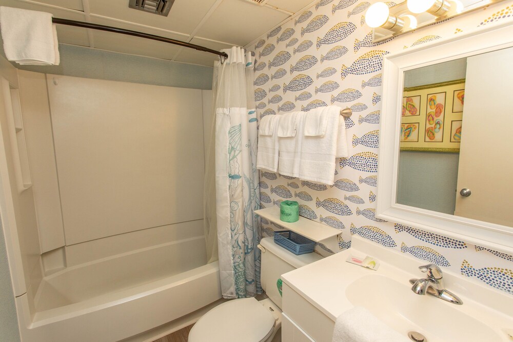 Royal Garden Resort 415 2 Bedroom Condo by RedAwning - photo 20