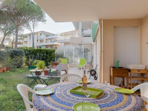 Apartment Le Green.2 — 4-Star Luxury Hotel in Saint-Raphael, France